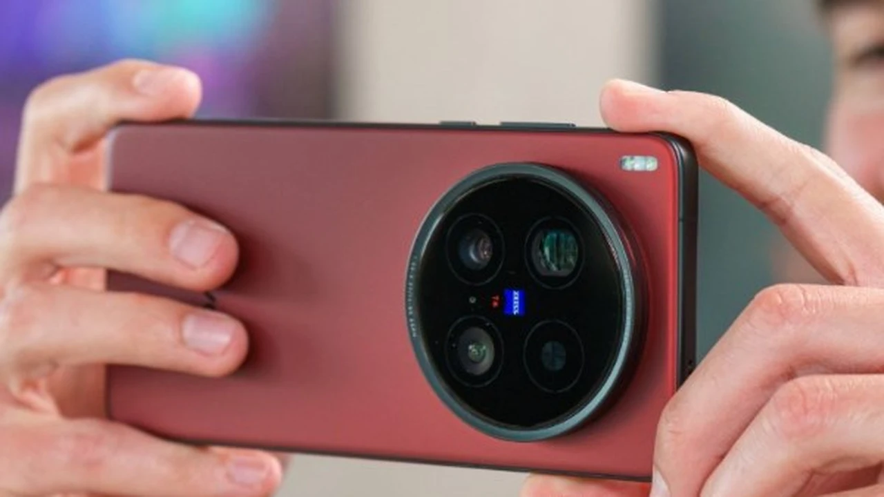 Vivo X300 Ultra يثير الجدل بكاميرتين بدقة 200 ميجا بكسل لأول مرة